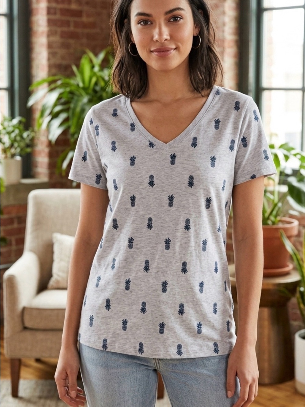 Amazon Essentials Size XL Heather Gray V-Neck Tee with Navy Pineapple Motif